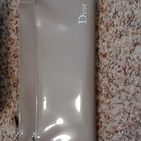 Brand new! Dior - Beauty, BAGS ONLY, NO MAKEUP INCLUDED - Picture 6 of 7